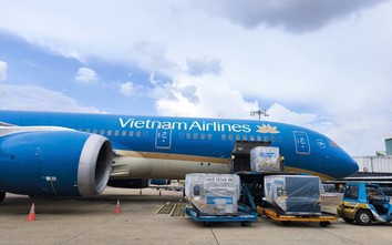 Vietnam Airlines vận chuyển gần 30 tấn hàng cứu trợ vùng bão lũ miền Bắc