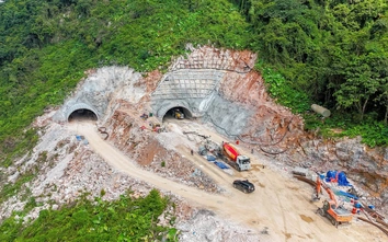 Vượt thời tiết bất lợi, tăng tốc đào hầm xuyên núi lớn nhất cao tốc Đồng Đăng - Trà Lĩnh