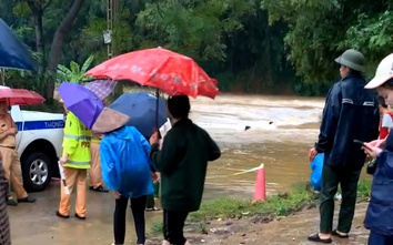 Tuyên Quang: Hai bố con mất tích do lũ cuốn trôi