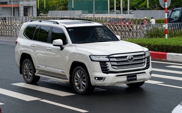 Toyota Land Cruiser vẫn bán chạy dù đắt đỏ, khan hàng