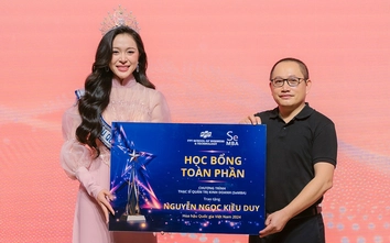 Hoa hậu Kiều Duy nhận học bổng thạc sĩ, bằng khen từ Sở Văn hóa, Thể thao và Du lịch