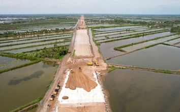 Công trường cao tốc Cần Thơ - Cà Mau không nghỉ tết Nguyên đán Ất Tỵ