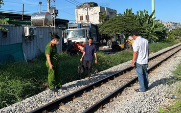 Đi bộ trên đường ray, người đàn ông bị tàu hỏa tông tử vong