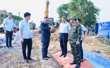 Chủ tịch Hà Nội kiểm tra, chỉ đạo khắc phục hậu quả mưa lũ tại Đa Phúc, Trung Giã