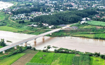 Cận cảnh cầu trăm tỷ ở Quảng Ngãi xây xong từ lâu chờ đường dẫn