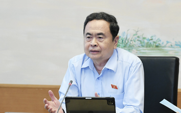 Chủ tịch Quốc hội: Ai không ứng dụng chuyển đổi số, đứng qua một bên để người khác làm