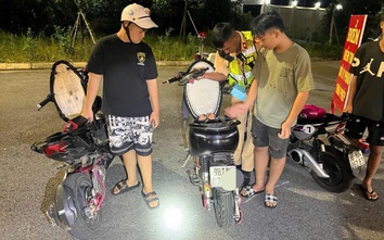 CSGT Bắc Ninh xử phạt học sinh đi xe máy điện độ, chế tăng vận tốc