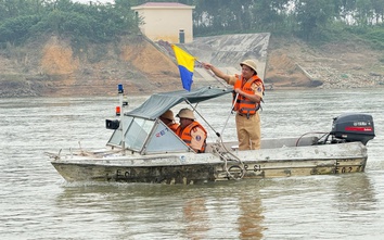 Phú Thọ: Cảnh báo mất an toàn giao thông đường thủy khu vực cầu Văn Lang, cầu Việt Trì
