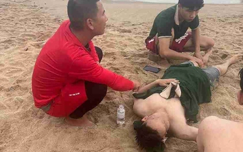Nha Trang: Liên tục cứu nạn thành công nhiều người tắm biển bị sóng cuốn