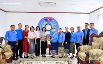 Thắt chặt đoàn kết Công đoàn Xây dựng VN và Công đoàn ngành Công chính và Vận tải Lào