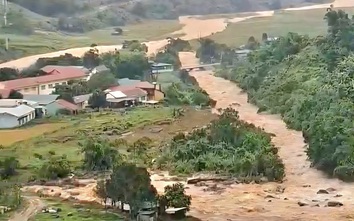 Núi nổ vang rền và lũ bùn kéo dài 3km ở vùng miền núi Quảng Ngãi