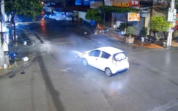 Thiếu quan sát, không giảm tốc độ, xe máy và ô tô va chạm giữa giao lộ