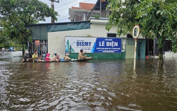 Huế: Hàng chục ngàn nhà dân bị ngập, 8 người chết và mất tích