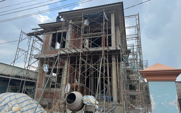 Trả giá đắt khi xây nhà bằng "giao khoán niềm tin"