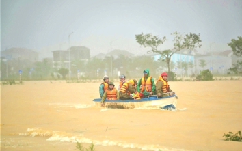 Tìm thấy thi thể hai cha con mất tích trong lũ ở Huế