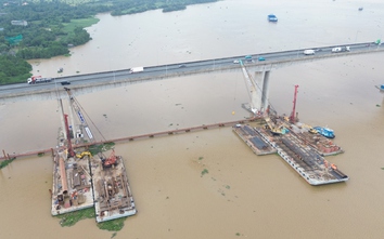 Cận cảnh sà lan "khủng" thi công cầu Long Thành 2 trên cao tốc