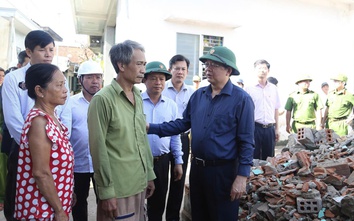 Nơi tâm bão số 13 quét qua: Xây lại cuộc sống từ những đống hoang tàn