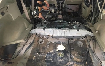 Ô tô đi mưa bị đọng nước dưới sàn, xử lý thế nào?