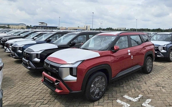 Hãng xe tung mẫu mới, ưu đãi lớn đua doanh số