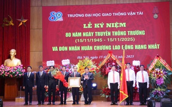 Trường Đại học GTVT đón nhận Huân chương Lao động hạng Nhất