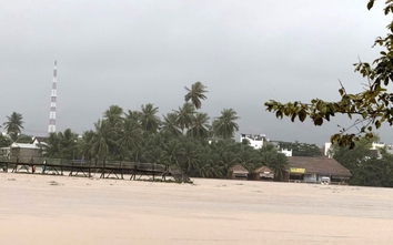 Khánh Hòa: Lũ cuốn trôi hơn 100m cầu gỗ Phú Kiểng, hàng nghìn hộ dân phải đi đường vòng