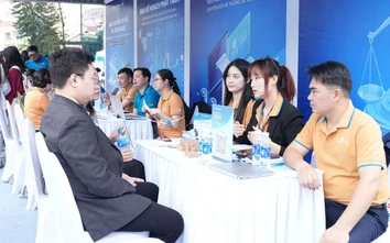 Giới trẻ háo hức tham gia Ngày hội việc làm Vietnam Airlines lần đầu tổ chức