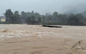 Quảng Trị: Di dời 364 hộ dân đến nơi an toàn, tài xế ô tô vượt cầu tràn vẫn mất tích