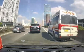 Vì sao CSGT không xử phạt một lái xe Limousine đi vào làn khẩn cấp đường Vành đai 3?