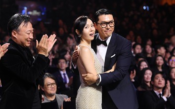 Vợ chồng Hyun Bin và Son Ye Jin làm điều chưa từng có tại giải Rồng Xanh 2025