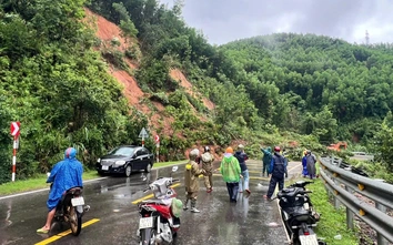 Mưa lũ miền Trung: Đèo Phượng Hoàng tiếp tục sạt lở, 15 người chết và mất tích ở Đắk Lắk