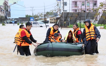 Ấm lòng tình quân dân sẻ chia với người dân Gia Lai giữa mùa lũ dữ