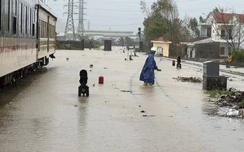 Khẩn cấp bảo vệ đường sắt Trung Bộ trước mưa lũ vượt mức lịch sử