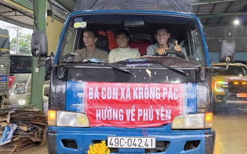 Người dân xã Krông Pắc, Đắk Lắk góp nhu yếu phẩm, hướng về tâm lũ