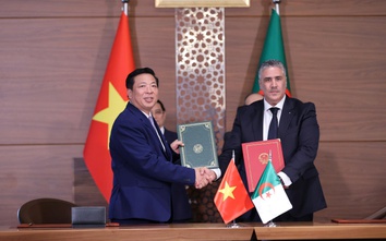 Minister Tran Hong Minh signs two key cooperation documents to deepen Vietnam–Algeria ties