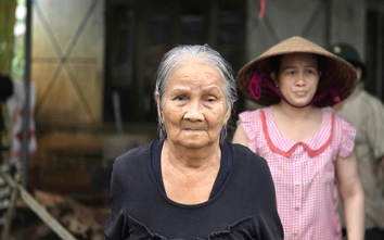 36 giờ sinh tử ở rốn lũ Hòa Thịnh: Cả làng leo mái nhà kêu cứu trong đêm