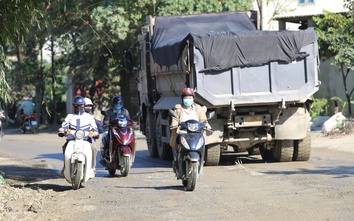 Cảnh sát giao thông Phú Thọ xử lý hàng loạt xe tải cỡ lớn cày nát tuyến đường dân sinh