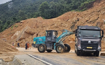 Huy động toàn lực mở lại các tuyến giao thông huyết mạch sau mưa lũ lịch sử Trung Bộ