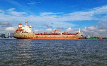 Bộ Xây dựng cho phép tàu dầu nước ngoài PVT Estella được vận tải nội địa