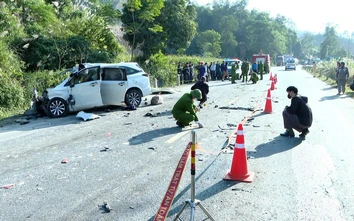 Bản tin TNGT 27/11: Tạm giữ tài xế vụ ô tô 7 chỗ va chạm xe đầu kéo làm 4 người tử vong