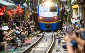 Phố đường tàu - hành lang an toàn giao thông đường sắt phải được bảo vệ nghiêm ngặt