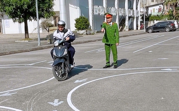 Công an xã, phường ở Hà Nội bắt đầu đào tạo lý thuyết và dạy lái xe cho học sinh