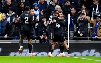 Đánh bại Tottenham, Fulham có chiến thắng đầu tiên trên sân khách