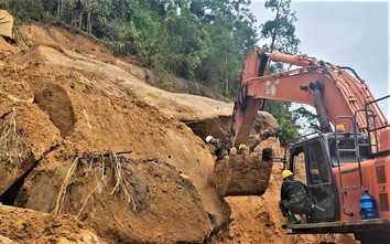 Cận cảnh khắc phục sạt lở đường đèo Khánh Lê qua Khánh Hoà sau lũ