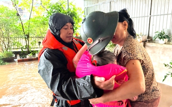 Mưa chưa dứt, người dân vùng hạ du hồ Kẻ Gỗ vẫn thấp thỏm trong lũ