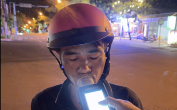 Một ngày phát hiện gần 2.500 “ma men” lái xe, trong đó có 15 phụ nữ