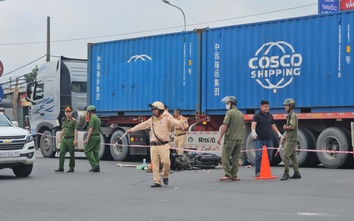 TP.HCM: Xe container va chạm xe máy chở cặp vợ chồng, người vợ tử vong thương tâm