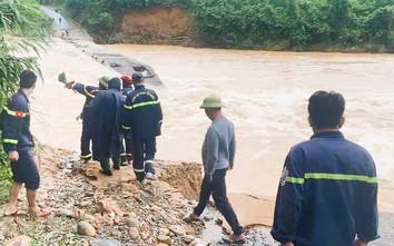 Nước lũ chưa kịp rút hết, Quảng Trị lại sẵn sàng di dời dân tránh bão Kalmaegi