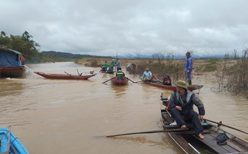 Nghệ An: Lật thuyền chở cặp vợ chồng đánh cá trên sông Lam, một người mất tích