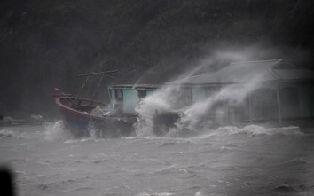 Tăng cường quản lý cấp phép tàu thuyền ra khơi, chủ động ứng phó bão số 13