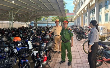 CSGT TP.HCM đồng loạt kiểm tra bãi giữ xe quanh trường học